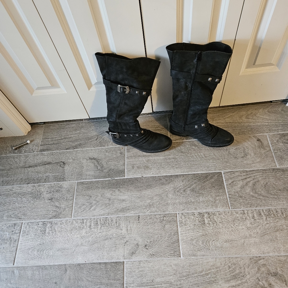 Below knee boots